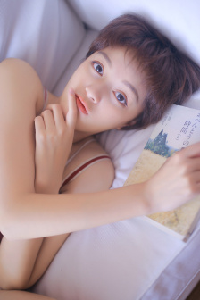 他凶猛的撞着